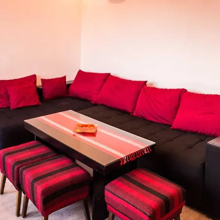 Red House شقة *