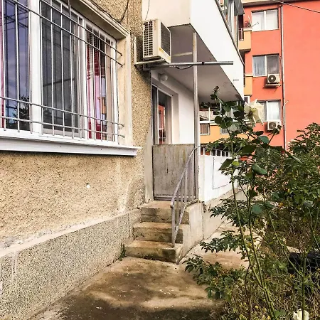 Red House * Βελίκο Τίρνοβο